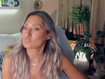 Chaturbate Best live sex cam show of sarahholly