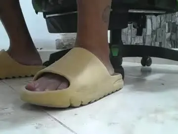 Chaturbate Best live sex cam show of srfindomfeet_