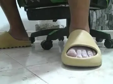 Chaturbate Best live sex cam show of srfindomfeet_