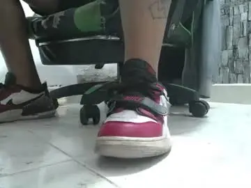 Chaturbate Watch Live Sex Cams of srfindomfeet_