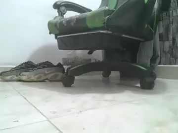 Chaturbate Live Sex Cam of srfindomfeet_