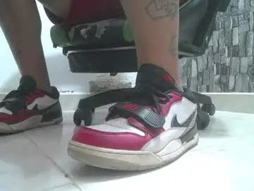 Chaturbate Live Sex of srfindomfeet_