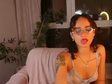 Chaturbate Sex Chat of ysenne_josse