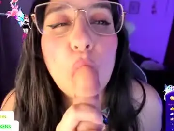 Chaturbate Nude Webcam of tellme_maddie