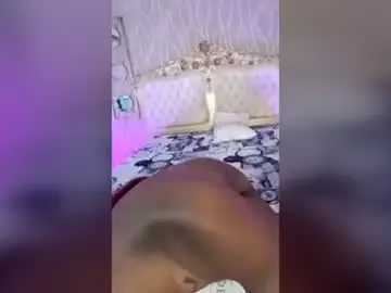 Chaturbate Live Sex Cam of shanelle__