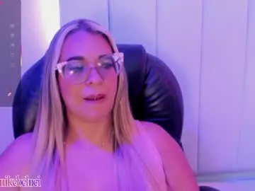 Chaturbate Live Sex Cam of mhonikbelucci