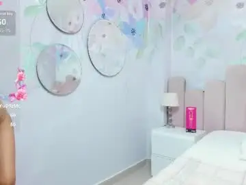 Chaturbate Live Sex Cam of miabloom19