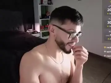Chaturbate Nude Webcam of phantom_bigger1