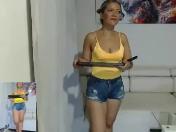 Chaturbate Live Sex Cam of tinymilf_