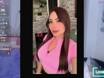 Chaturbate Live Sex Cam of paulina_galvis2700