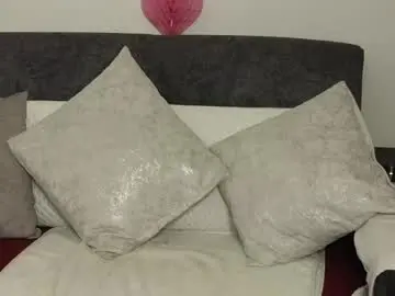 Chaturbate Live Sex Cam of zuly_zahir_01