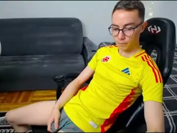 Chaturbate Live Sex of charlieseyer