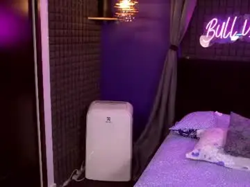 Chaturbate Live Sex Cam of bull_vixen2001