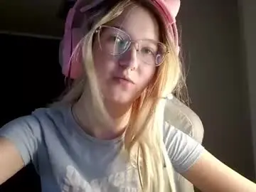 Chaturbate Live Sex Cam of elizsnelson