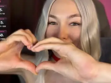 Chaturbate Live Sex Cam of hey_nora_