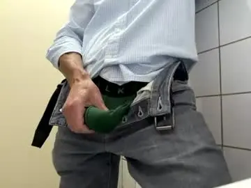 Chaturbate Live Sex Cam of officelush