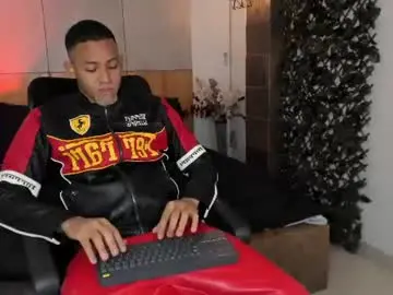 Chaturbate Live Sex Cam of bento_fox