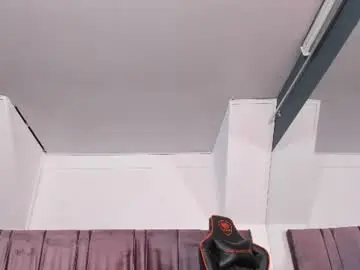 Chaturbate Live Sex Cam of coralgh_