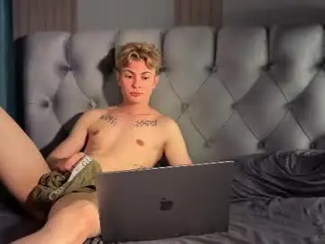 Chaturbate Live Sex Cam of ben_harmon