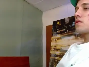 Chaturbate Free Live Porn of alexgiraldo__