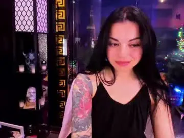 Chaturbate Live Sex Cam of alma_pearl