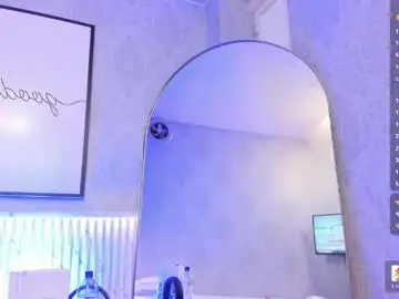 Chaturbate Live Sex of isa_little4u