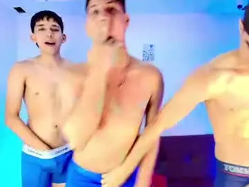 Chaturbate Live Sex Cam of chillbicrew