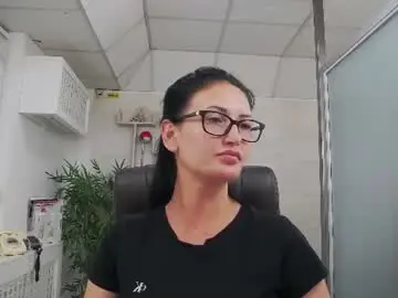 Chaturbate Live Sex Cam of hellendesire