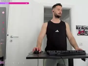 Chaturbate Live Sex Cam of hard_chriss
