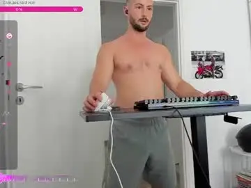 Chaturbate Live Sex Cam of hard_chriss