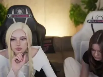 Chaturbate Live Sex Cam of kira0541