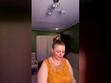 Chaturbate Live Sex Cam of leona_tracie