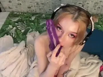 Chaturbate Live Sex Cam of carmenlavelli