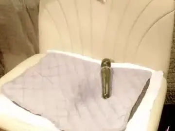 Chaturbate Live Sex Cam of eatme_six9