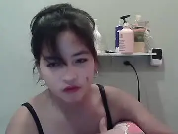 Chaturbate Live Sex Cam of sweet_morenaph