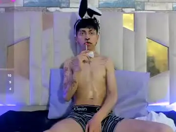 Chaturbate Watch Live Sex Cams of aress_tay