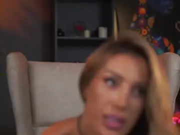 Chaturbate Free Porn Cam of evelyn_evyy