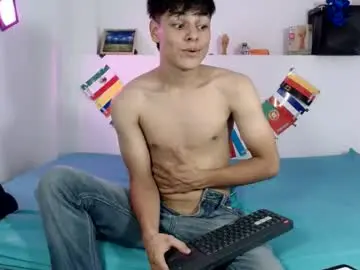 Chaturbate Live Sex of loganjhonson19