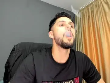 Chaturbate Watch Live Sex Cams of troywade