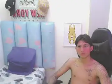 Chaturbate Live Sex Cam of liam_play
