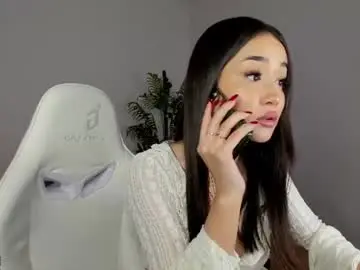 Chaturbate Live Sex Cam of riddle_layla