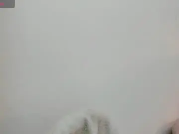 Chaturbate Live Sex Cam of raven_loove