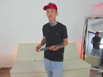 Chaturbate Live Sex Cam of darwin_stark