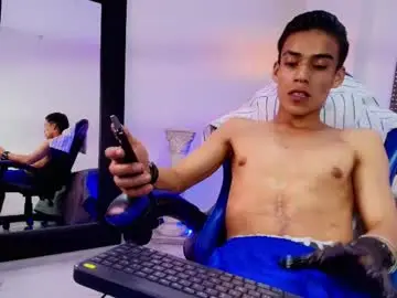 Chaturbate Live Sex of tommy_west_