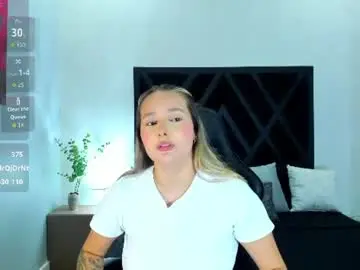 Chaturbate Live Sex Cam of emmaa_white_