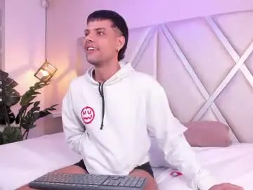Chaturbate Best live sex cam show of clarentz_baileys