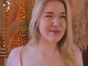 Chaturbate Live Sex of smiley_mia_