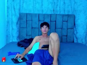 Chaturbate Watch Live Sex Cams of ithan_kingtwin