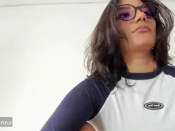 Chaturbate Live Sex Cam of martiiinaa_