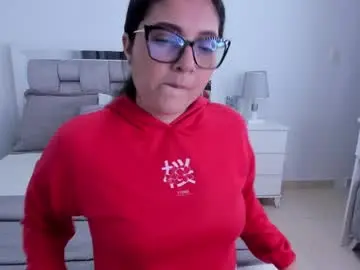 Chaturbate Live Sex Cam of camila_buitrago